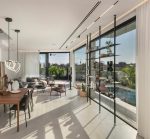 קיר מחיצה עמודים מברזל שחור בהתאמה אישית סטודיו נושקה - הפרדת חללים מעוצבת