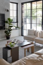 סט שולחנות סלון מודולרי דגם טל מיקס סטודיו נושקה - שילוב עץ וברזל צבעוני