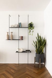 ספריית ברזל שחורה גבוהה דגם בריקסטון מקופל סטודיו נושקה - עיצוב קיר כוח 285 ס"מ